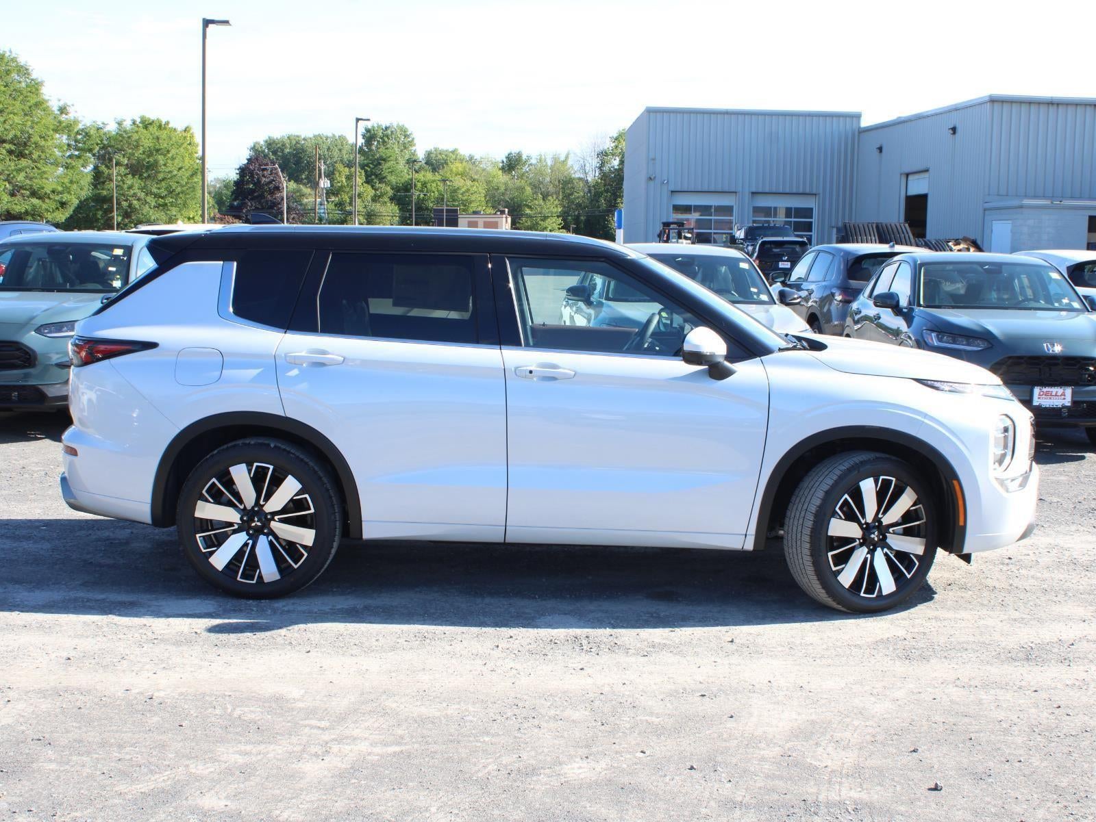 2025 Mitsubishi Outlander SEL