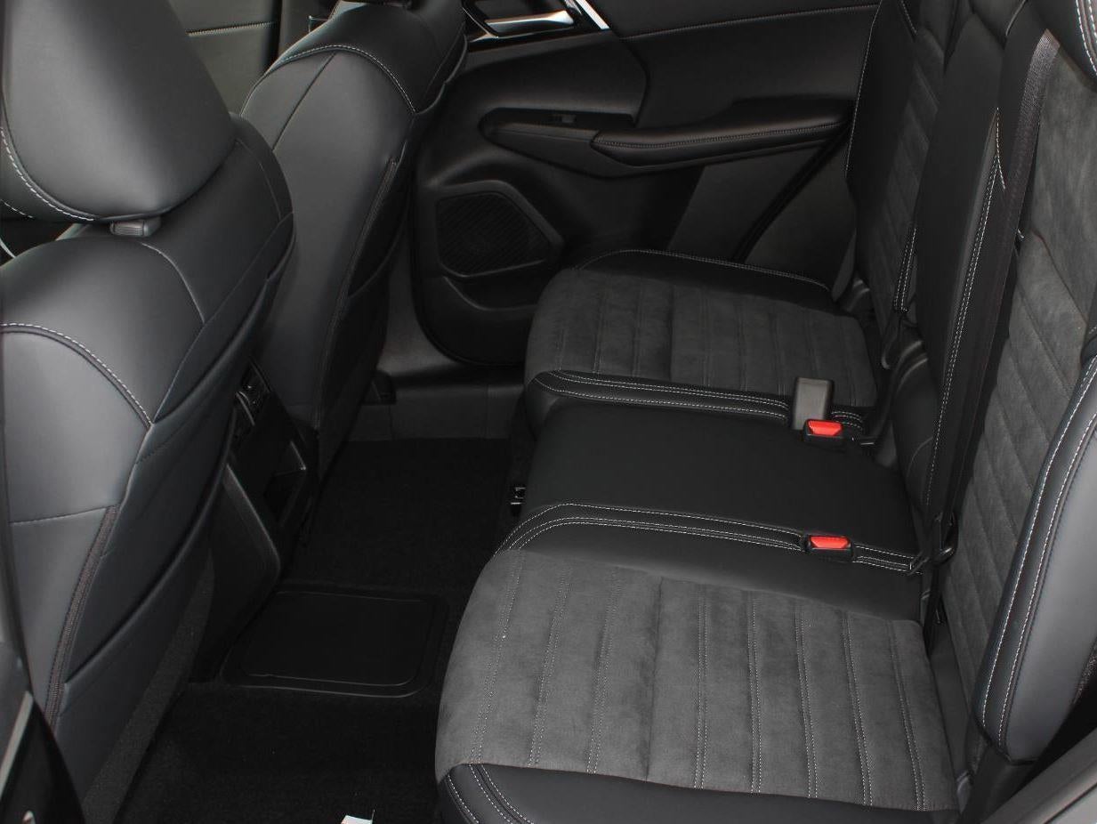 2025 Mitsubishi Outlander Plug-In Hybrid SE