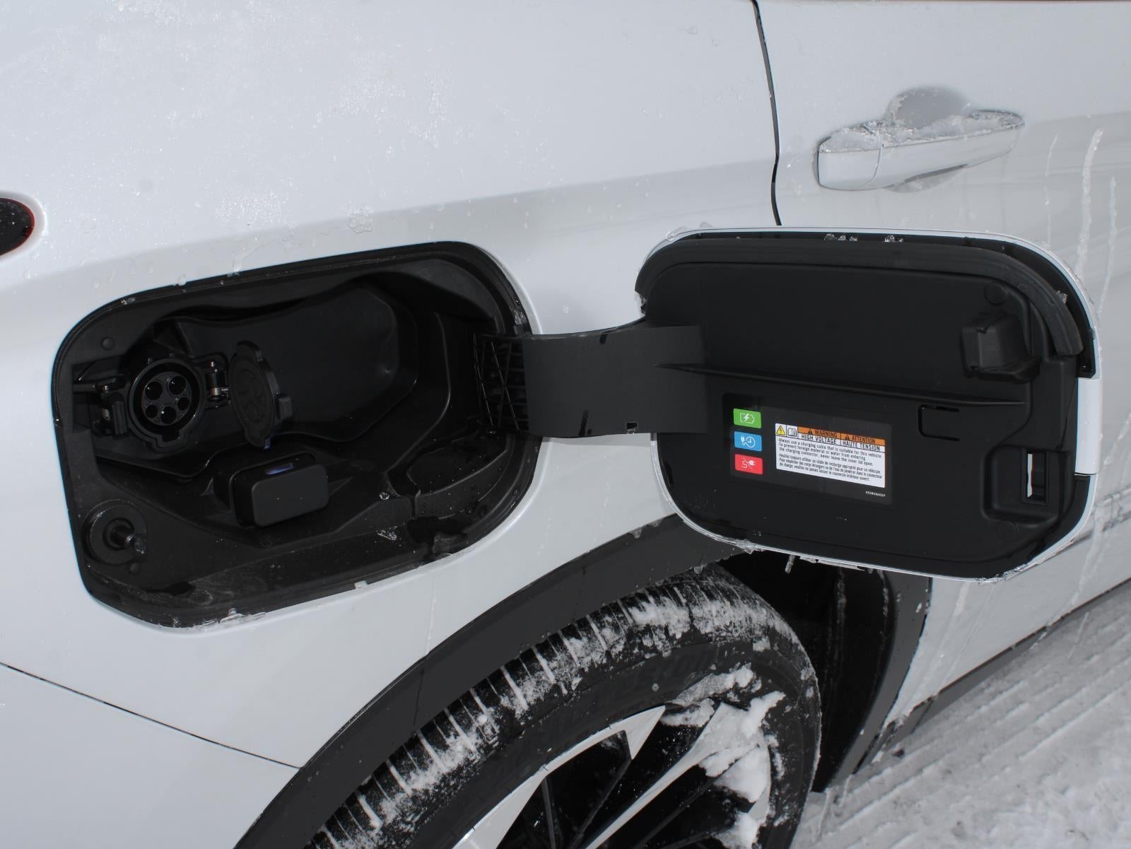 2025 Mitsubishi Outlander Plug-In Hybrid SE