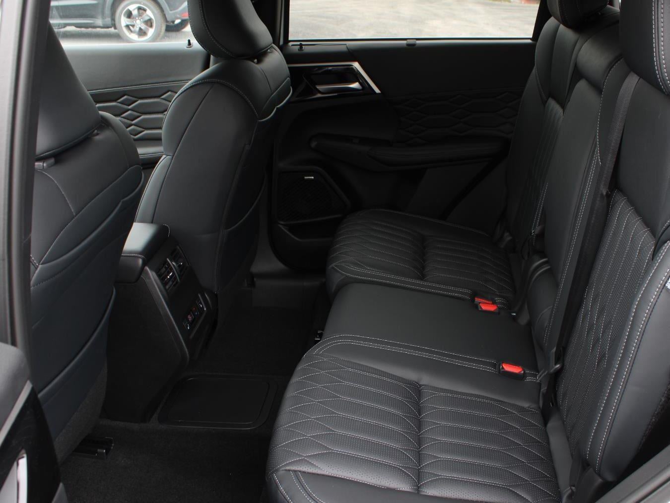 2026 Mitsubishi Outlander Plug-In Hybrid SEL