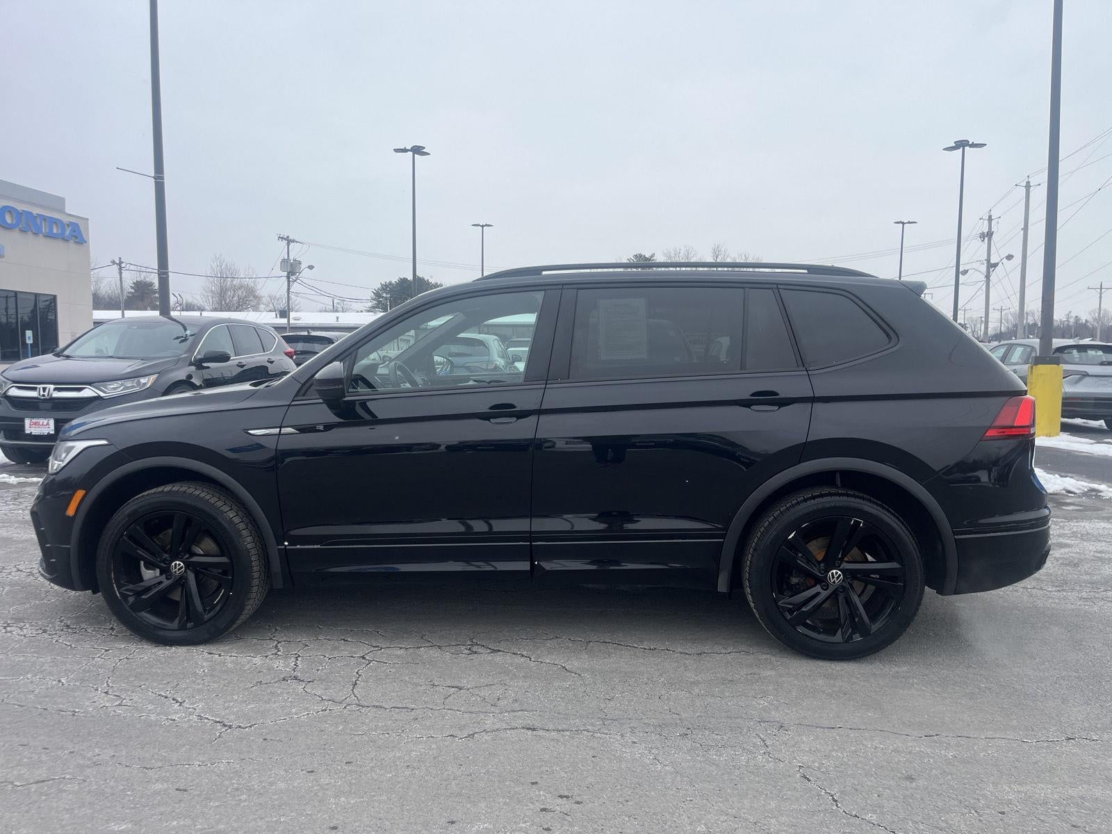 2024 Volkswagen Tiguan SE R-Line Black