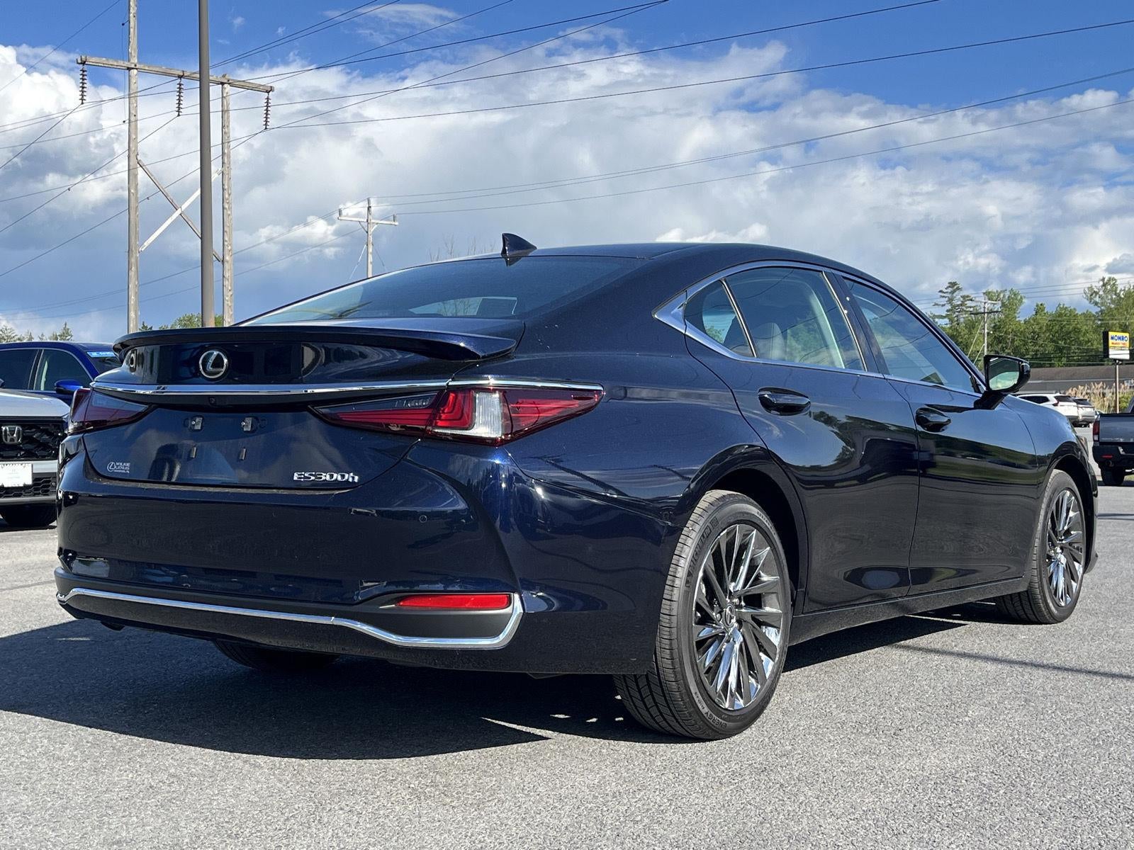 2025 Lexus ES ES 300h Luxury