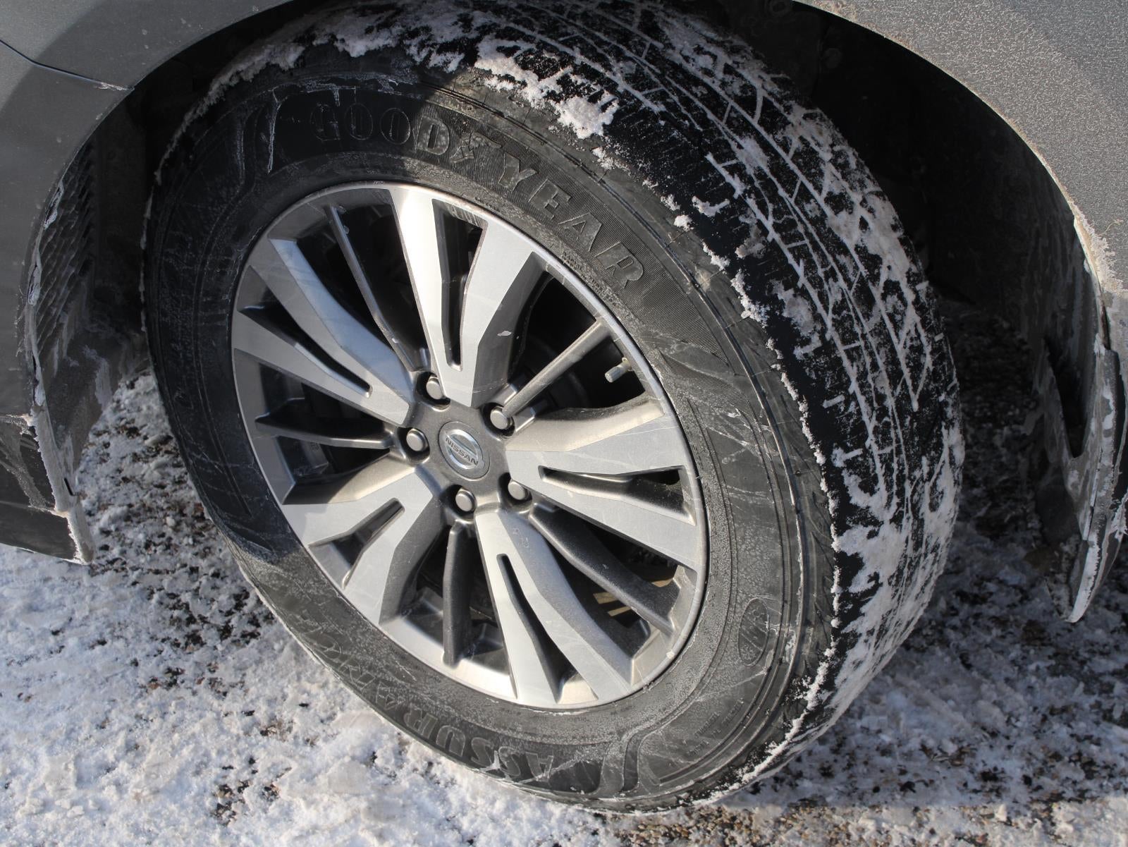 2019 Nissan Pathfinder SV