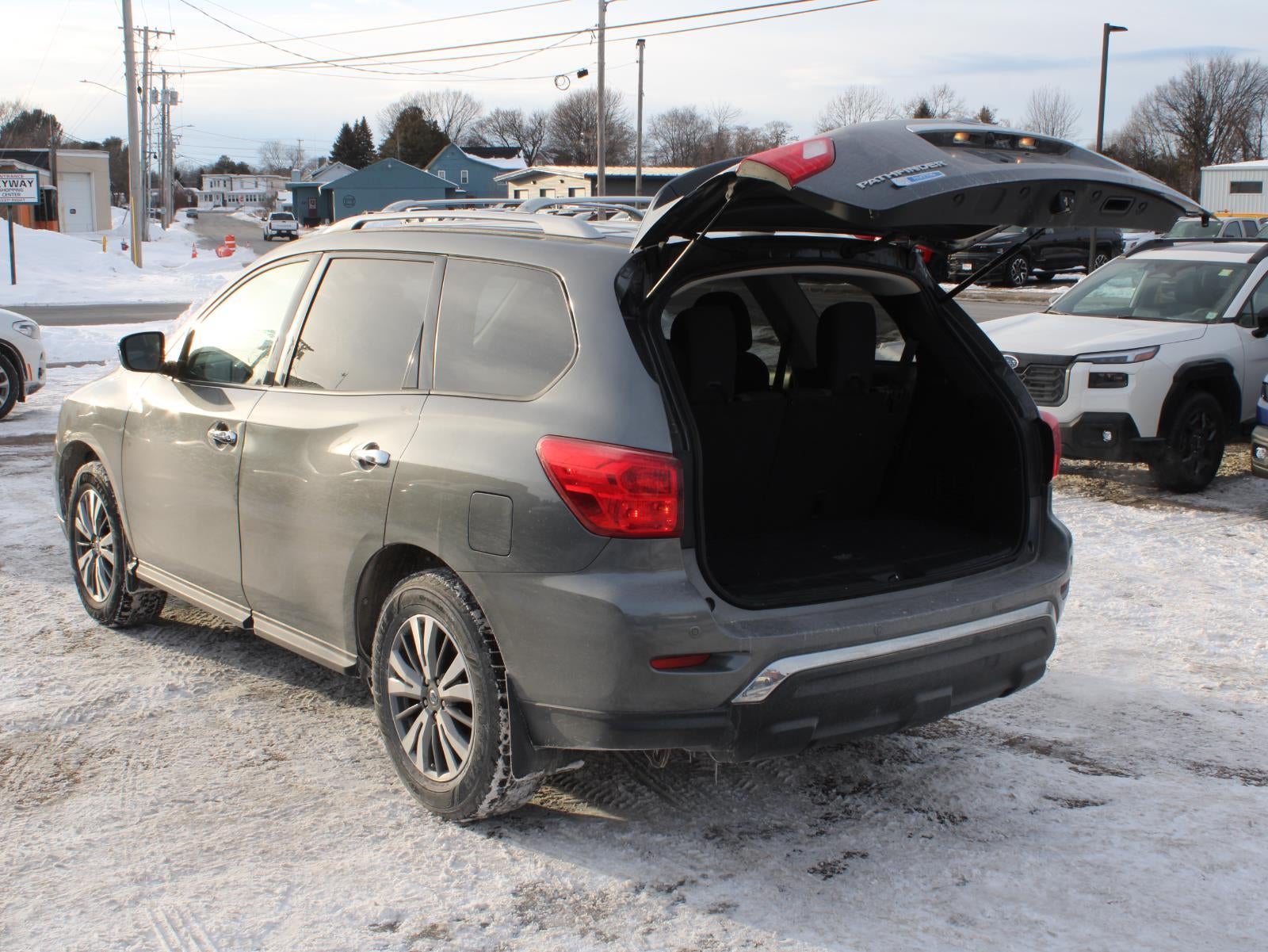 2019 Nissan Pathfinder SV