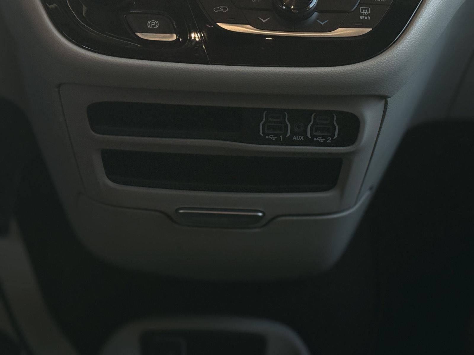 2024 Chrysler Voyager LX