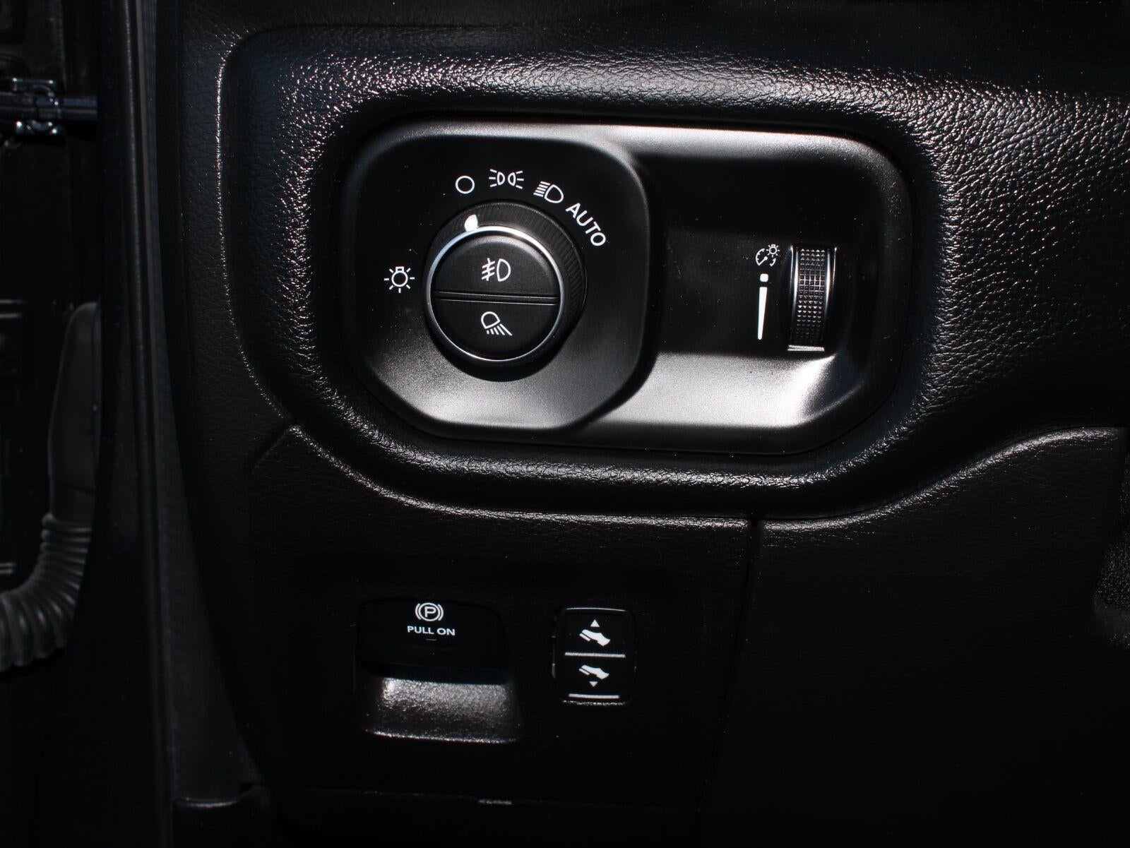 2021 RAM 1500 Big Horn Quad Cab 4x4 6'4" Box