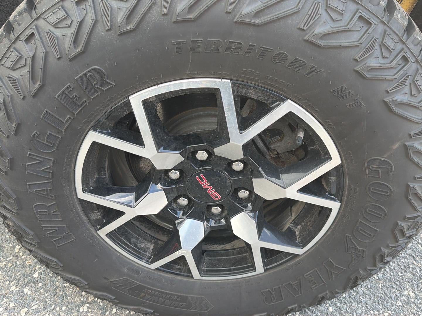 2023 GMC Canyon AT4X